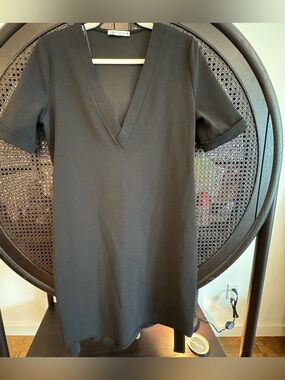 Zara Black V-Neck Short Sleeve Shift Dress